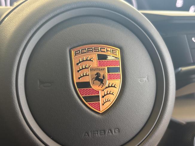 PORSCHE Taycan Photo 42