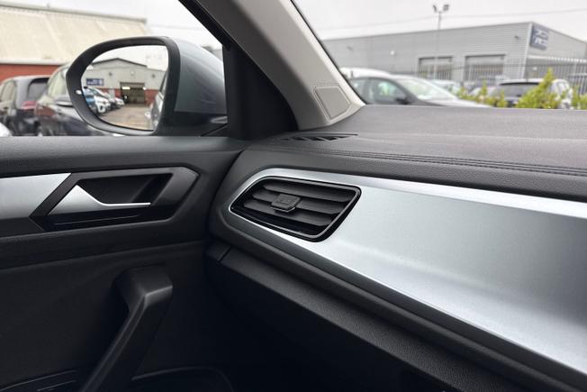 Volkswagen T-Roc Photo 23