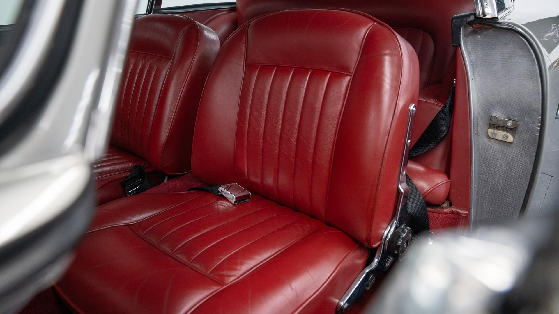 Aston Martin DB5 Photo aec8273a-6414-4392-9b33-87d2dbcd1213.jpg