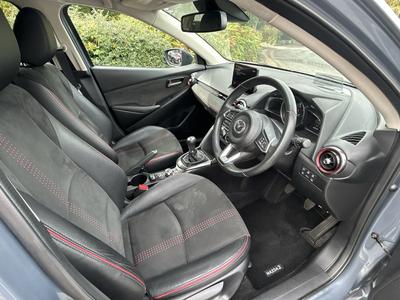 Mazda Mazda2 Photo 1