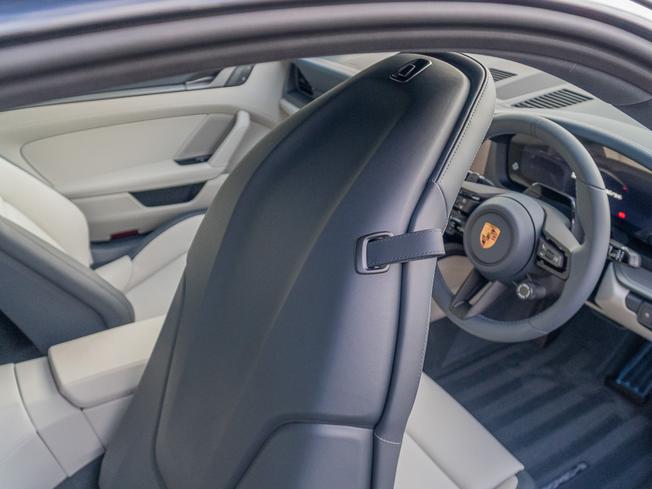 PORSCHE 911 Photo 10