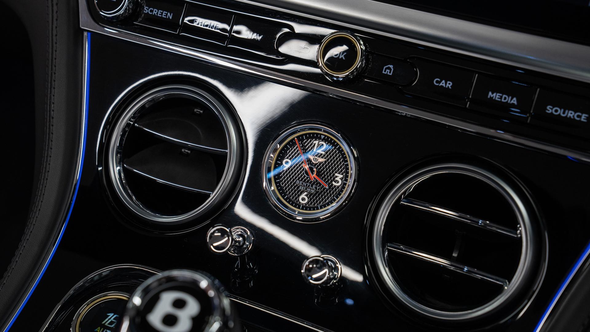 Bentley Continental Photo aeedbe22-f374-4e5c-bf15-6412a15dfaa8.jpg