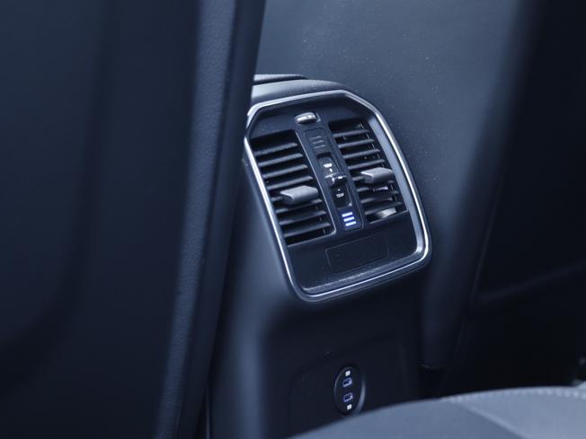 PORSCHE Macan Photo 39