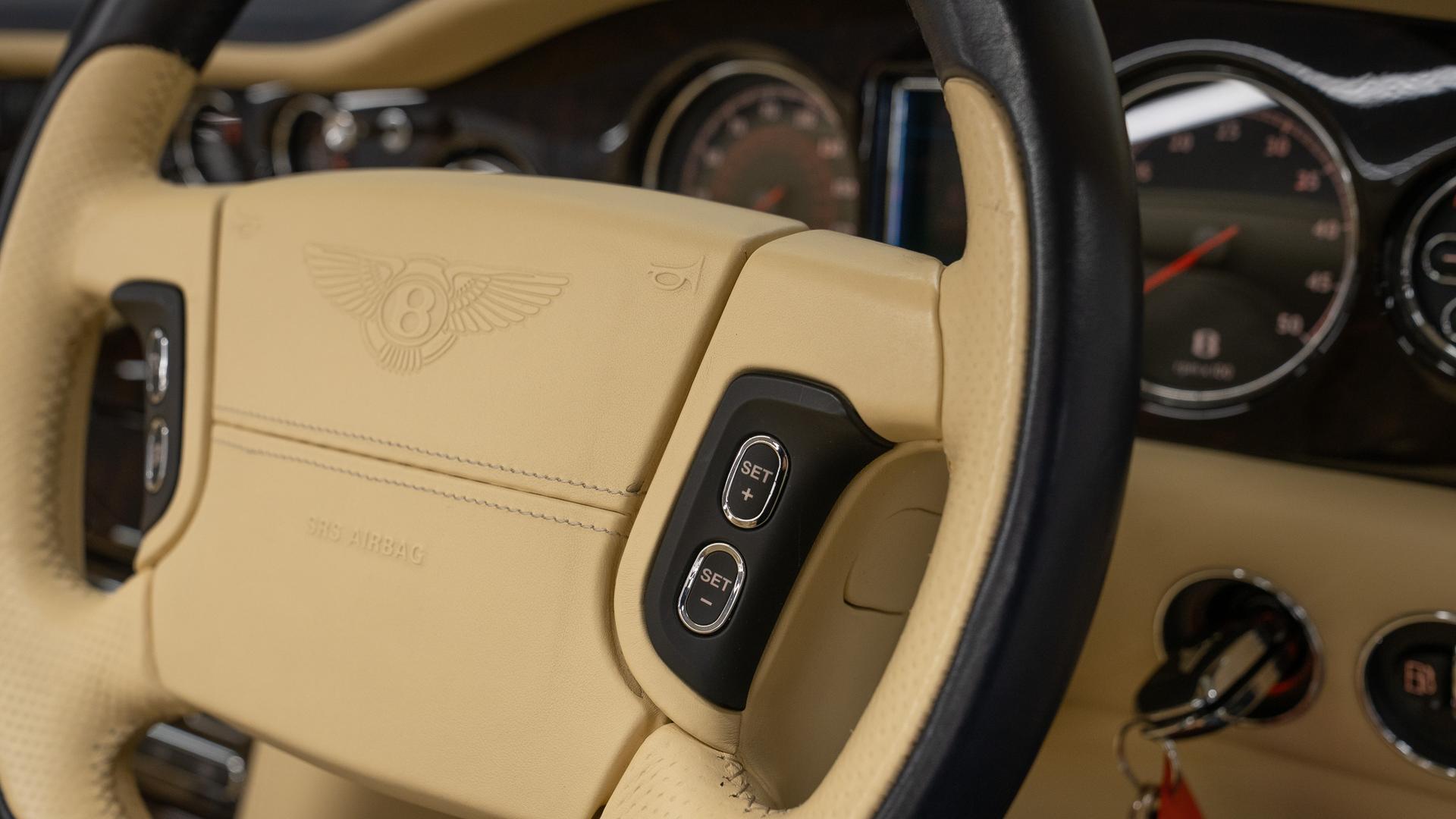 Bentley Azure Photo aef870d6-08d7-40a6-893c-62762a868c26.jpg