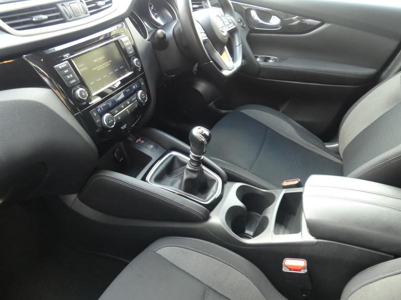 Nissan Qashqai Photo aef8fc8f-fbca-446e-9cc0-00db7afd31e9.jpg