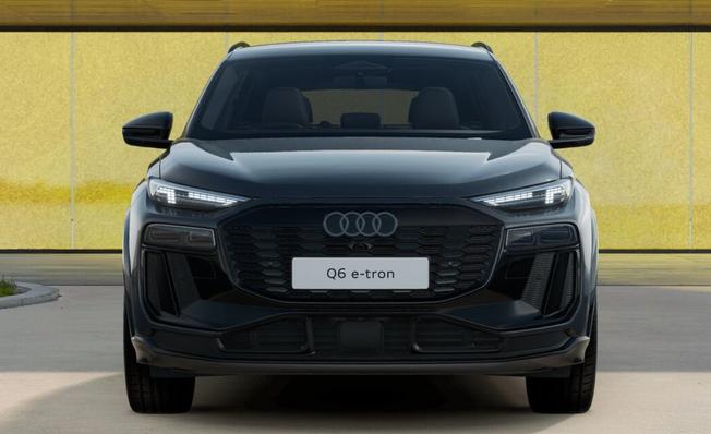 Audi  Q6 Black Edition e-tron Photo 2