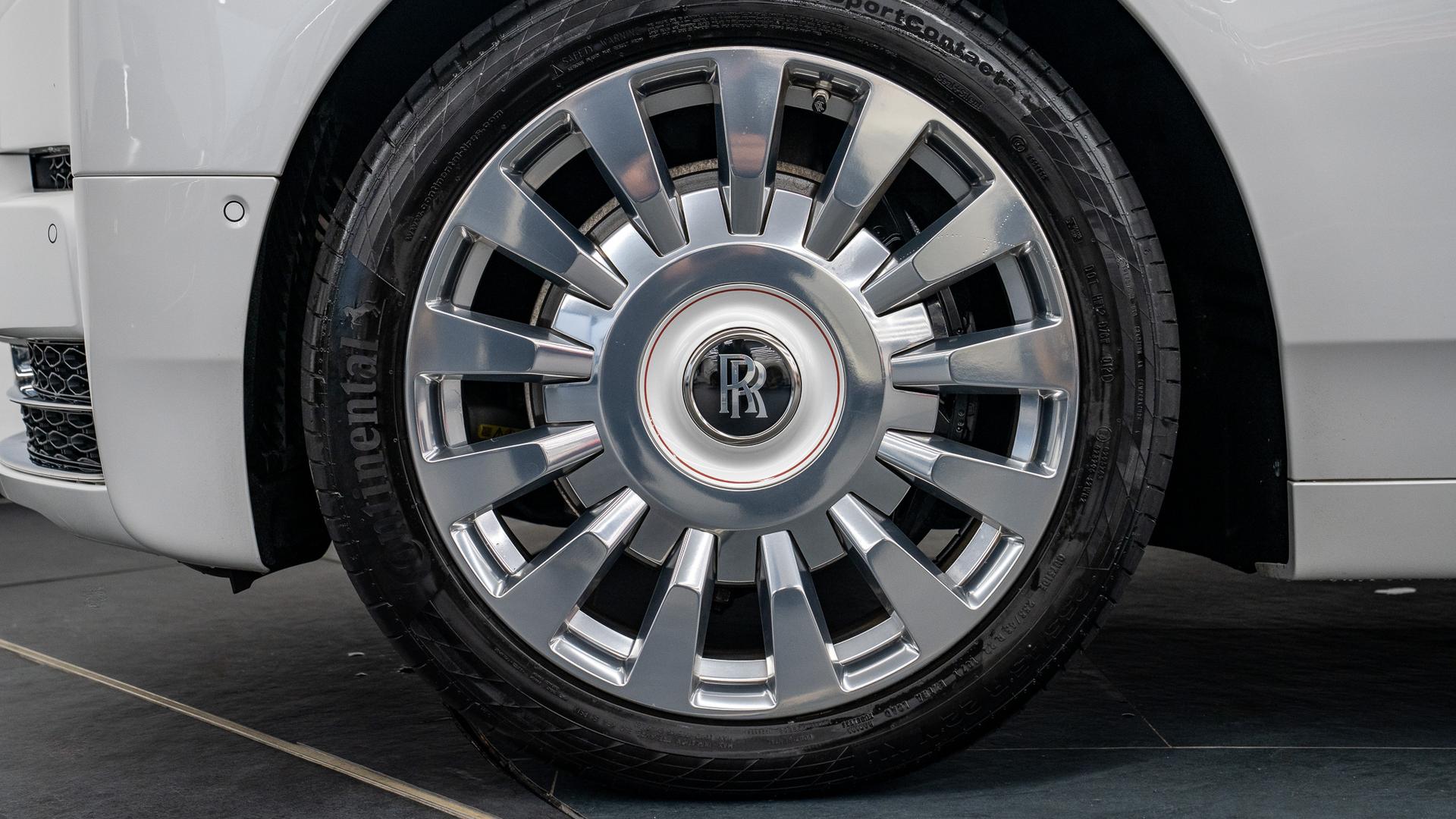 Rolls-Royce Phantom Photo af100511-b3ae-493e-83b5-50864a63de41.jpg