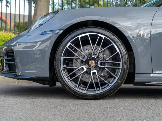 PORSCHE 911 Photo 4