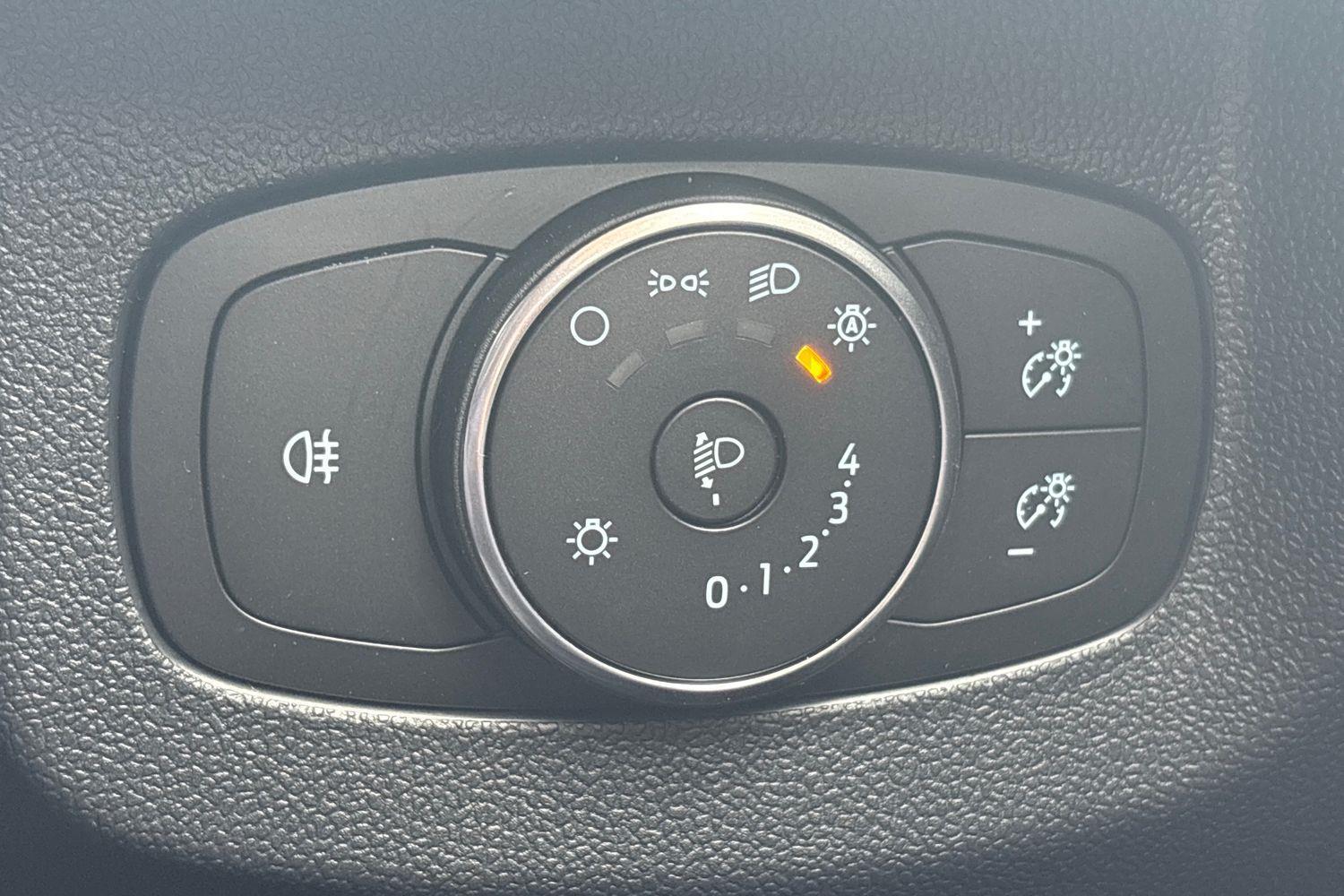 Ford TRANSIT COURIER Photo 8