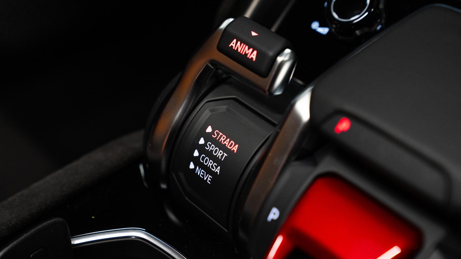 LAMBORGHINI Urus Photo af28dca0-0f3e-499a-83fc-e852b2b47306.jpg