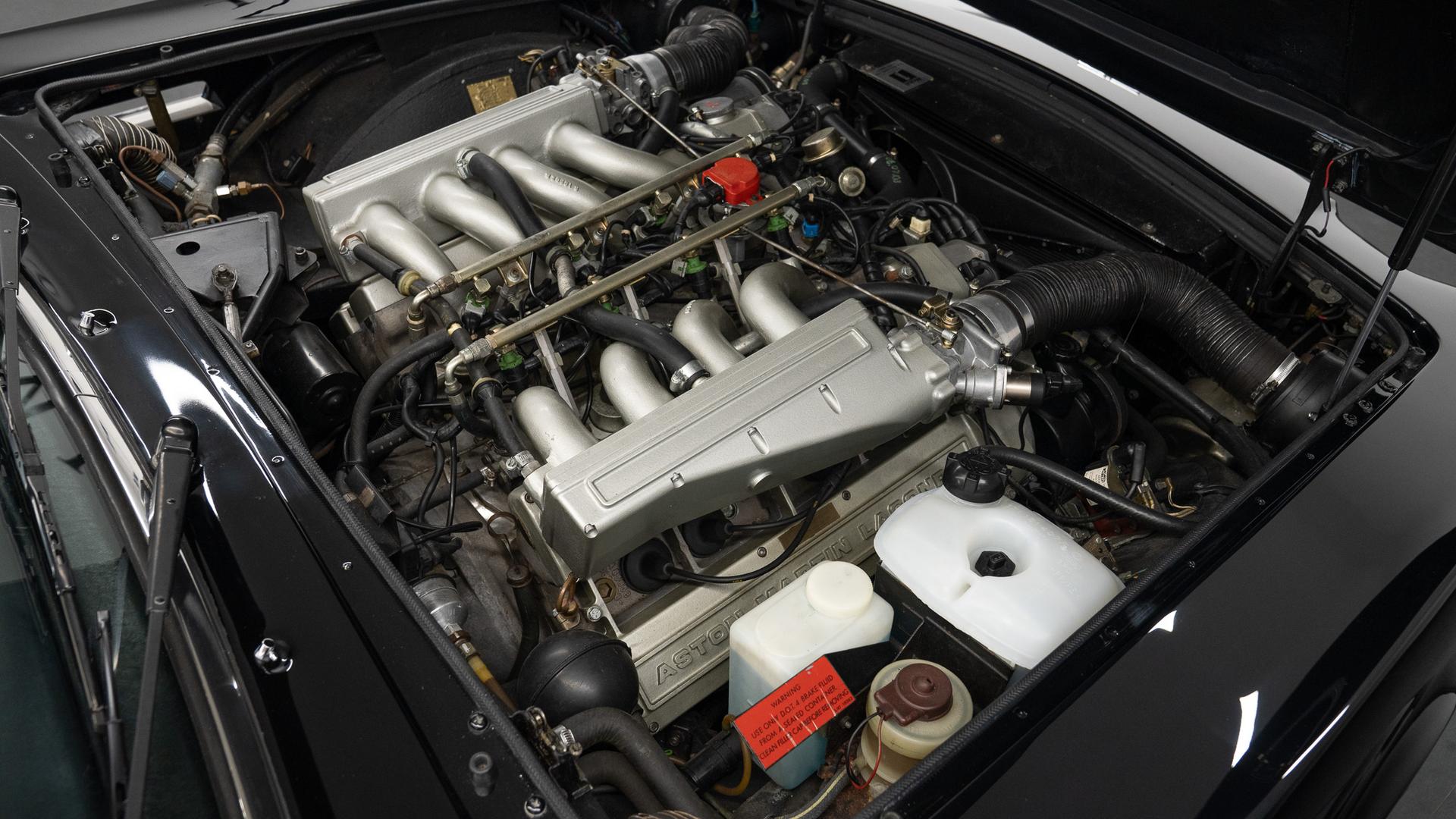 Aston Martin V8 Photo af36f25f-ebd4-4ffd-92ce-25c8ce60efc6.jpg