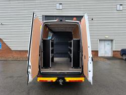 Mercedes-Benz Sprinter Photo 1