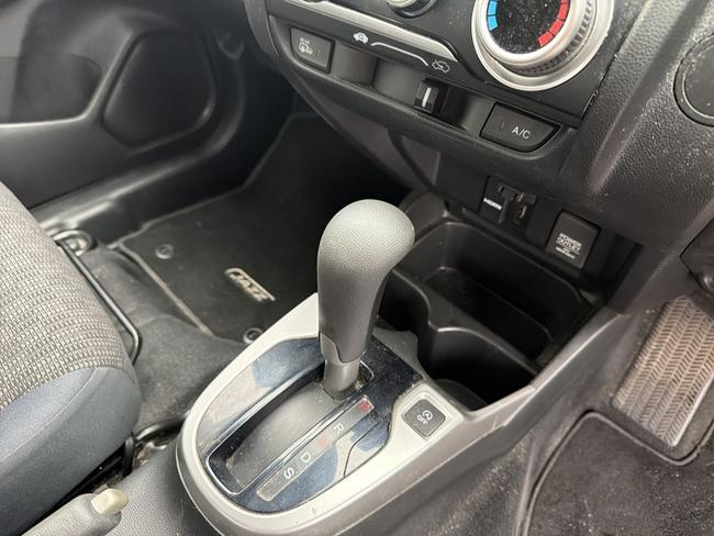 Honda Jazz Photo af5340bd-2824-4d0a-b46d-f26c0bbe6b16.jpg