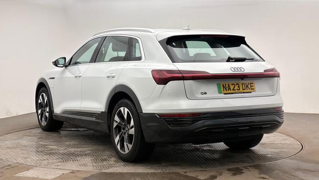 Audi Q8 e-tron Photo 3