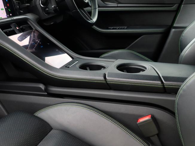 PORSCHE Taycan Photo 32