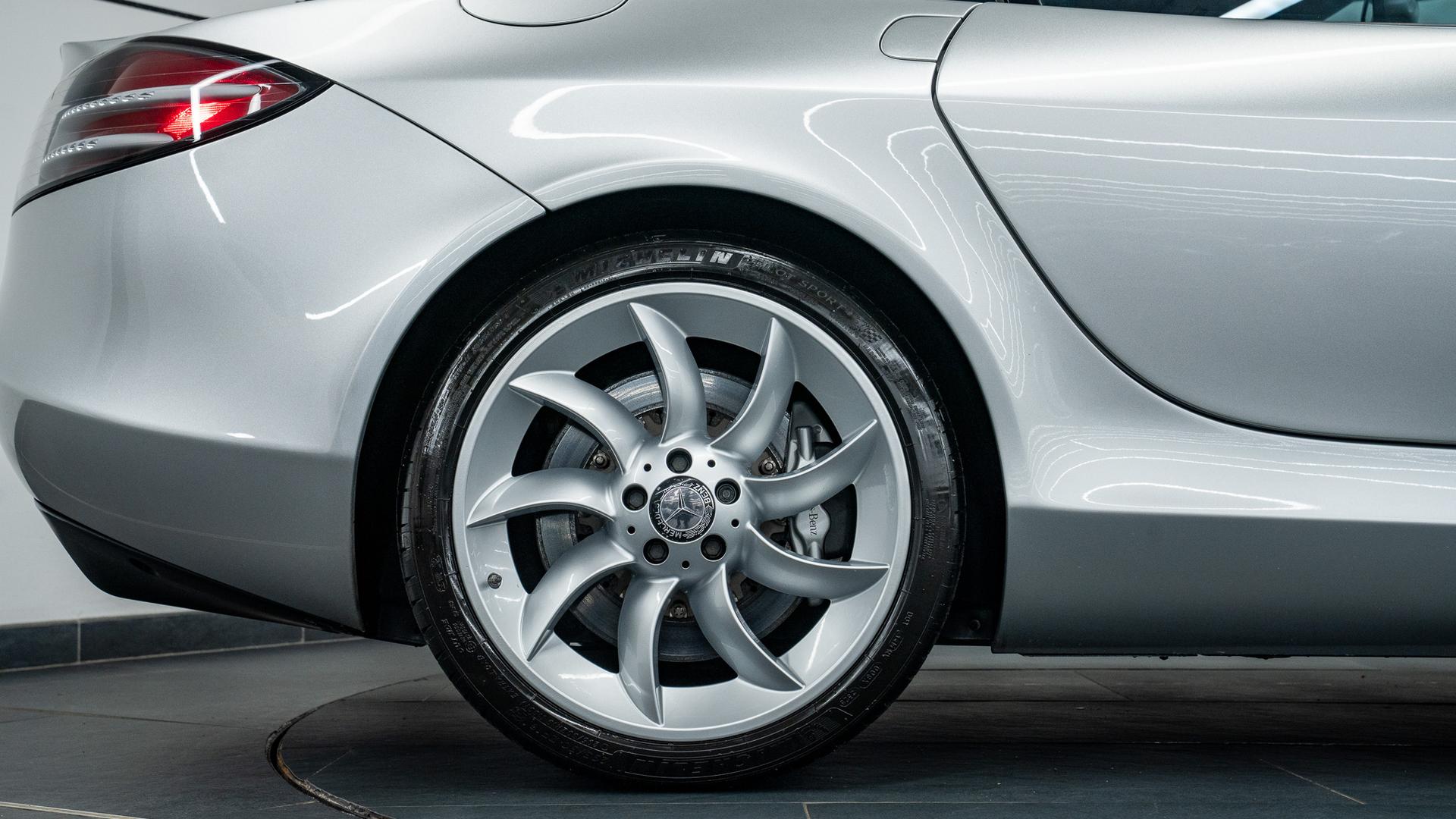 Mercedes-Benz McLaren Photo af9610d1-3bdc-4812-8a97-aa1126ec882b.jpg