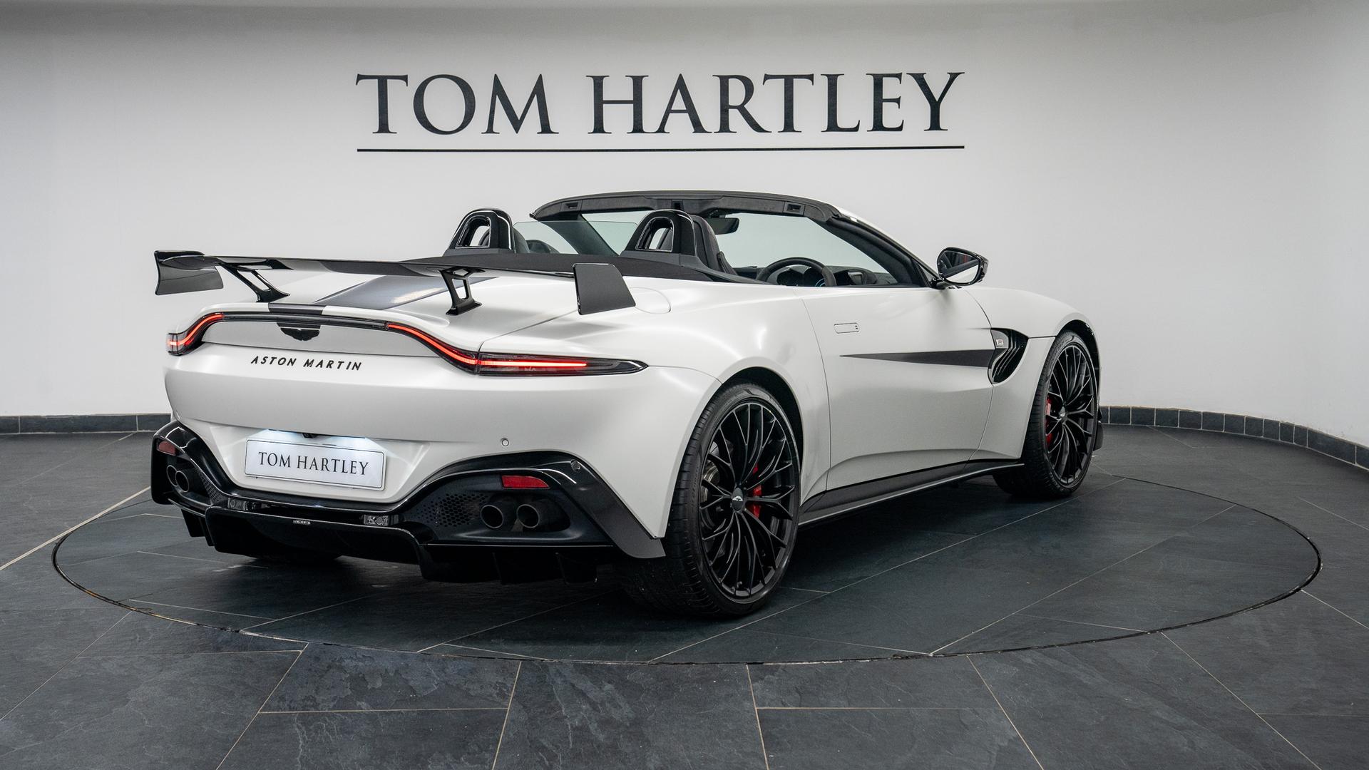 Aston Martin Vantage Photo af9b4fe6-0a2d-4951-8720-2a9440b80f0e.jpg