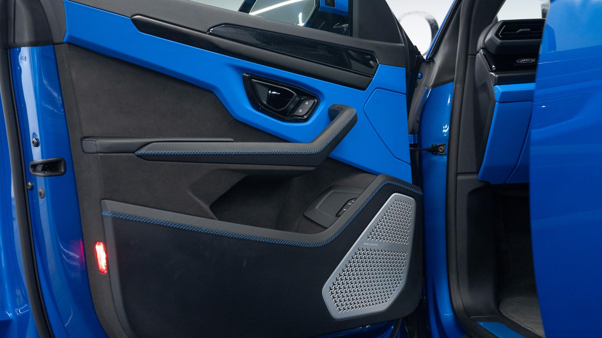 LAMBORGHINI Urus Photo afa45f20-290b-48d2-89a1-7bf35121b659.jpg