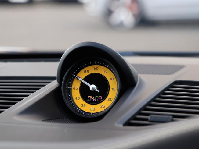 PORSCHE 911 Photo 18