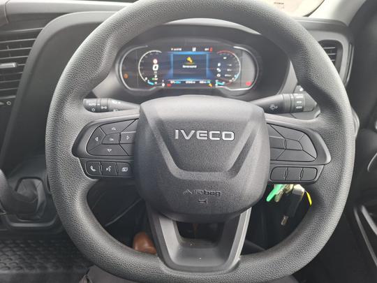 Iveco DAILY LWB AUTO Photo