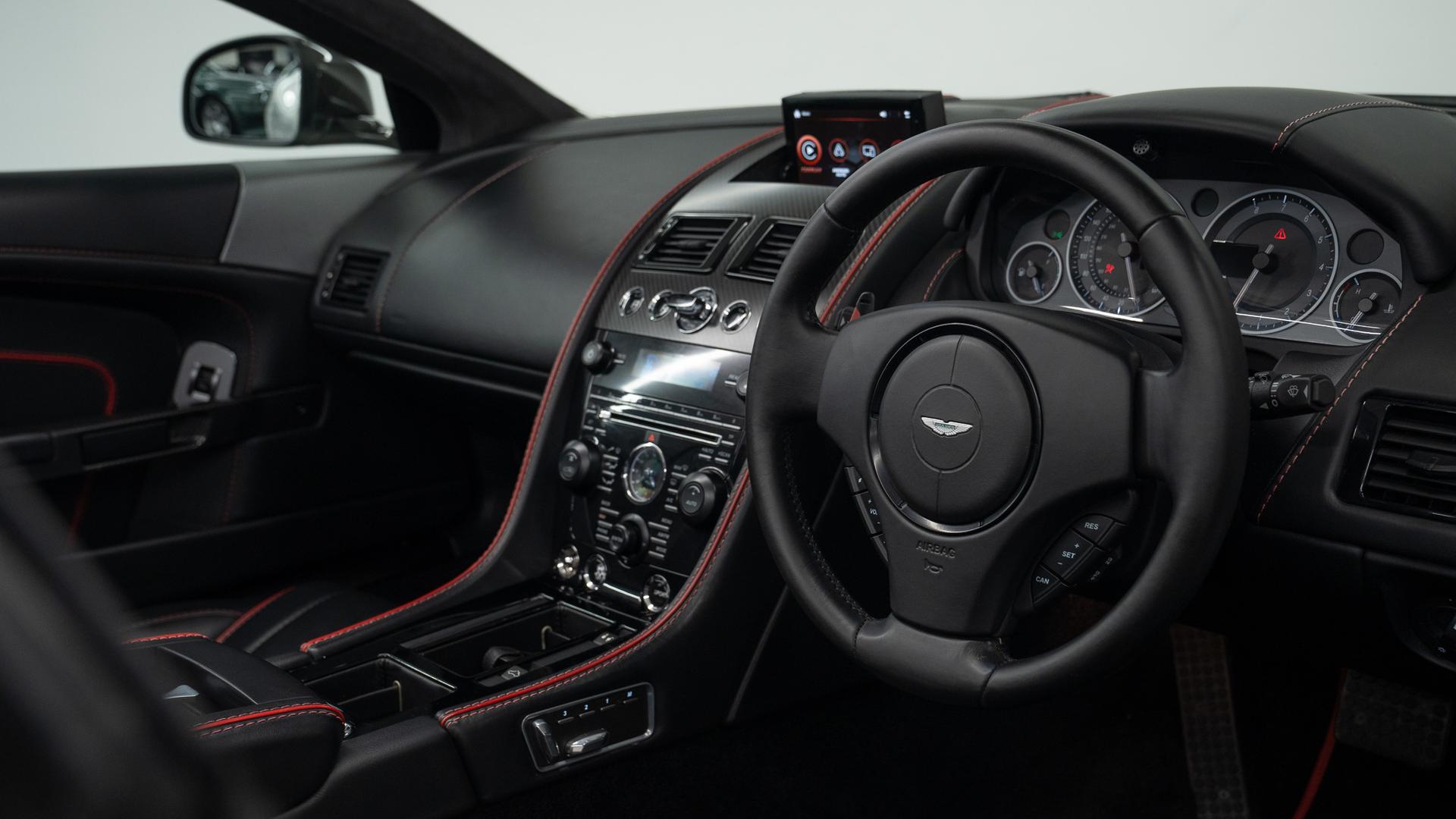 Aston Martin DB9 Photo afc93d91-0085-45db-b2ee-4661c872bb63.jpg