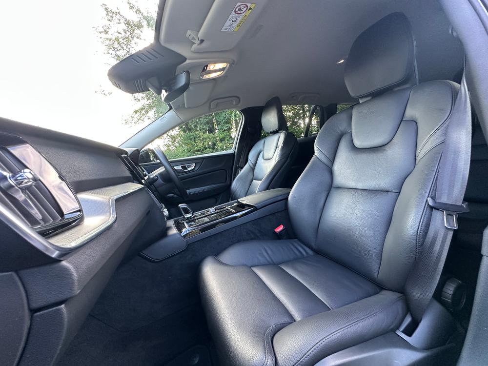 Used Volvo V60 CP72VMO 32