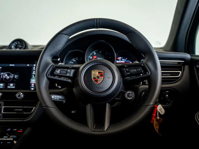 PORSCHE Macan Photo 19