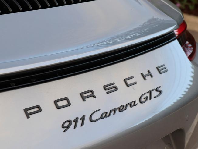 PORSCHE 911 Photo 14