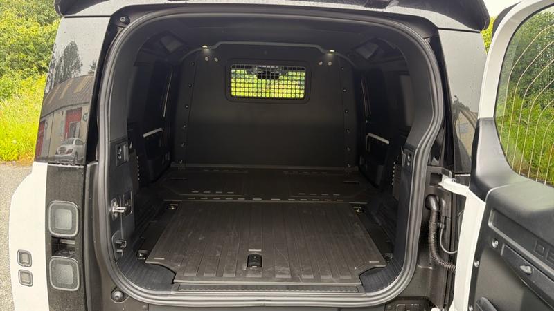 2026 26 LAND ROVER DEFENDER
