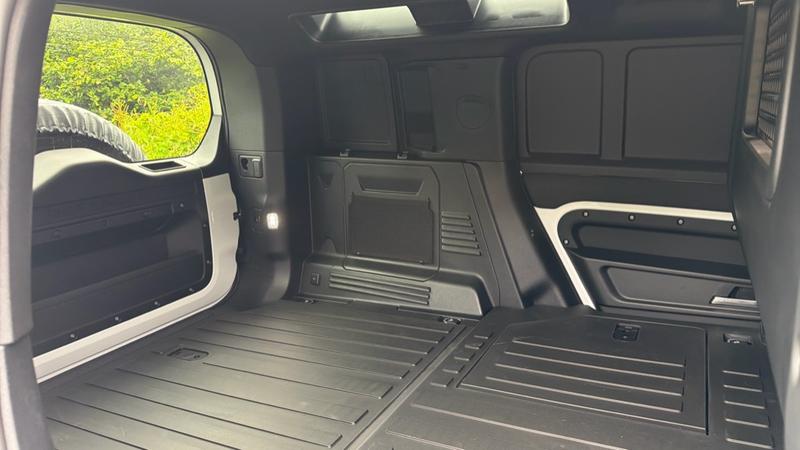 2026 26 LAND ROVER DEFENDER