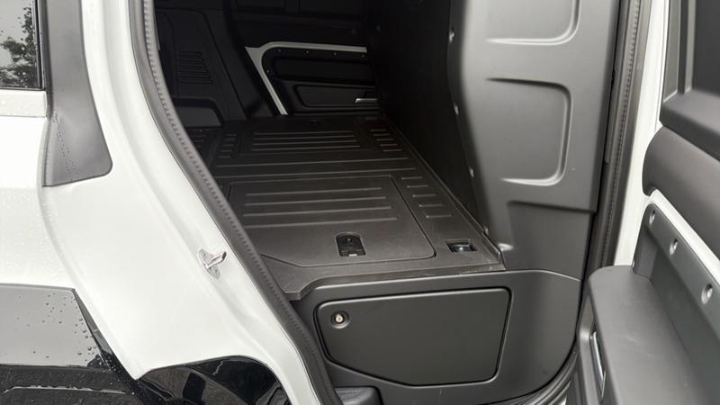 2026 26 LAND ROVER DEFENDER