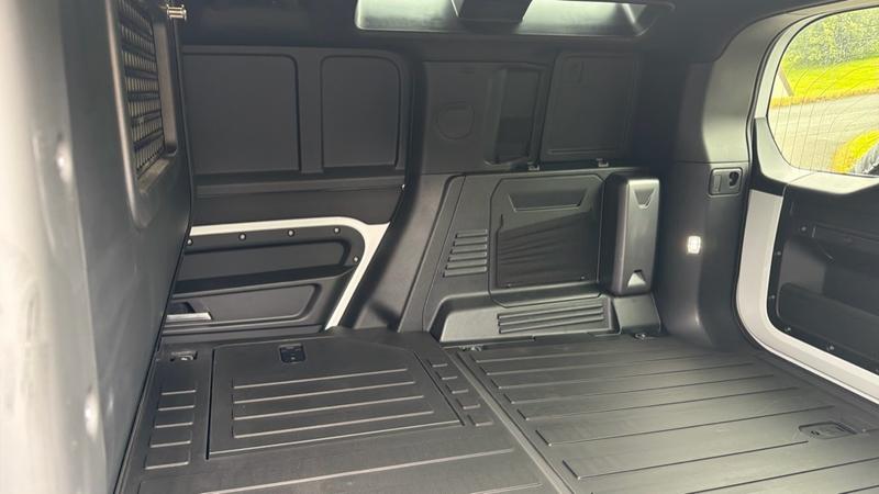 2026 26 LAND ROVER DEFENDER
