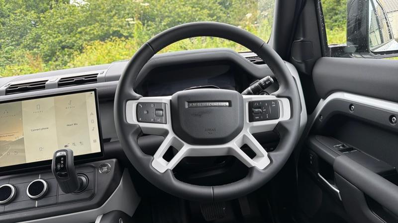 2026 26 LAND ROVER DEFENDER