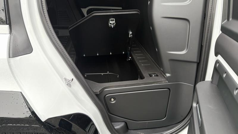 2026 26 LAND ROVER DEFENDER