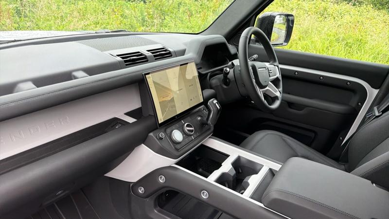 2026 26 LAND ROVER DEFENDER