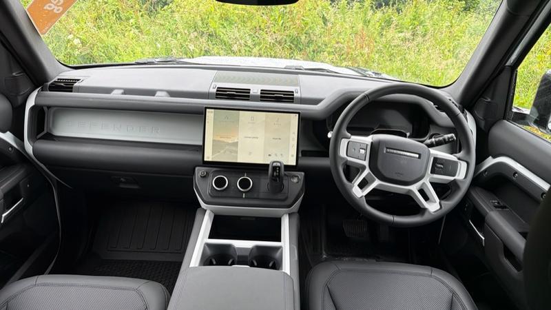 2026 26 LAND ROVER DEFENDER
