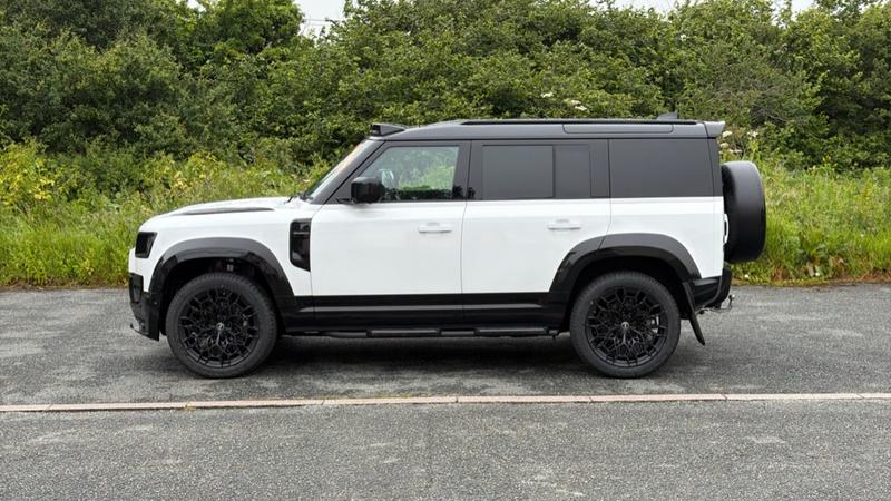 2026 26 LAND ROVER DEFENDER