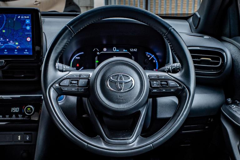 Used Toyota Yaris Cross WR71FSA 27