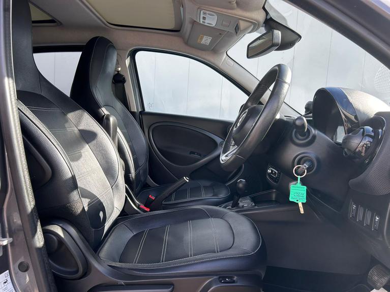 Used smart forfour LN21OKZ 9
