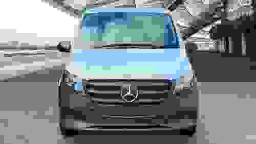 Mercedes-Benz Vito Photo at-0076e906219a4d69b33b0a697b6be49e.jpg