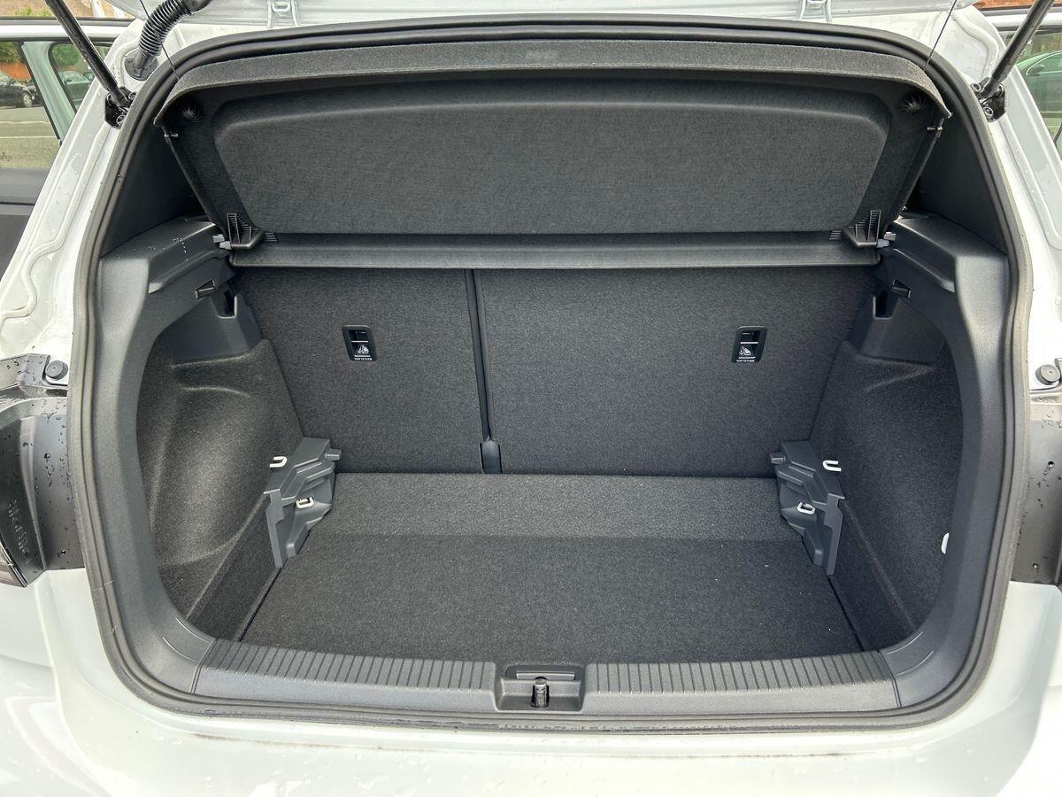 Volkswagen T-cross Photo at-00d0081c3ab74ac79fb7b11788527cb6.jpg