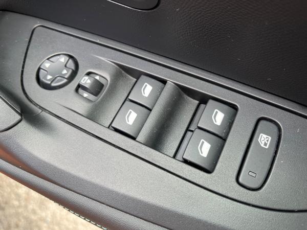 Used Peugeot 2008 YT23RHJ 25