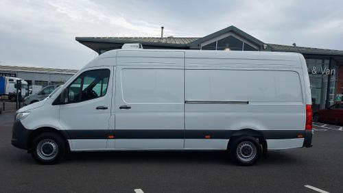 Mercedes-Benz Sprinter Photo at-010087e3549d4ae0a05282c9044fe32f.jpg