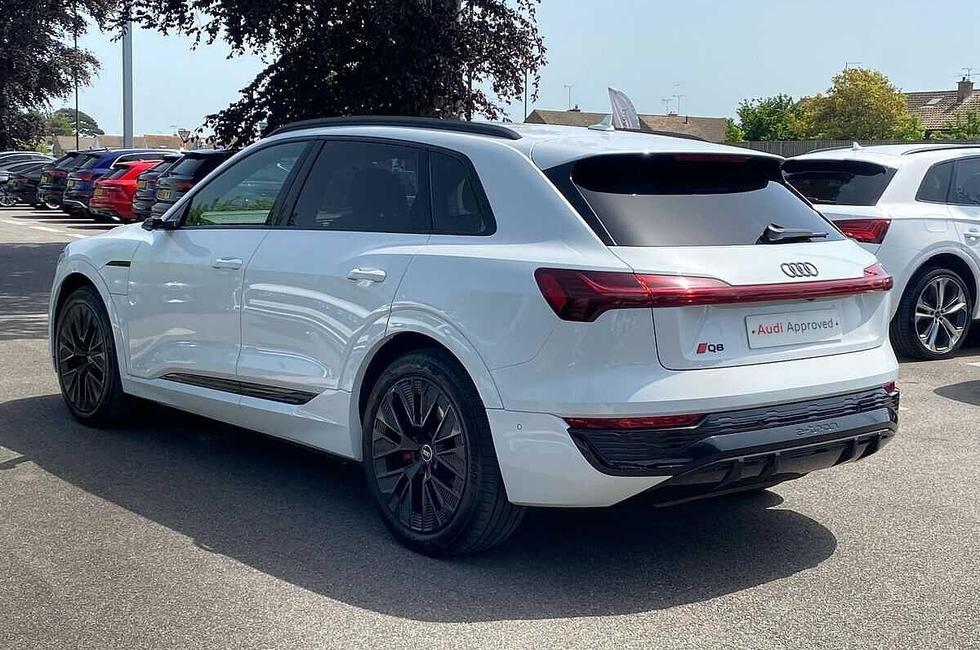 Audi Q8 Photo at-0123b73ce4e24c27bc8e209de7fa4657.jpg