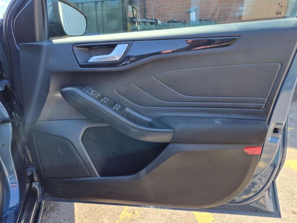 Ford Focus Photo at-016f0d205eaa4845a4a4185786c50b87.jpg