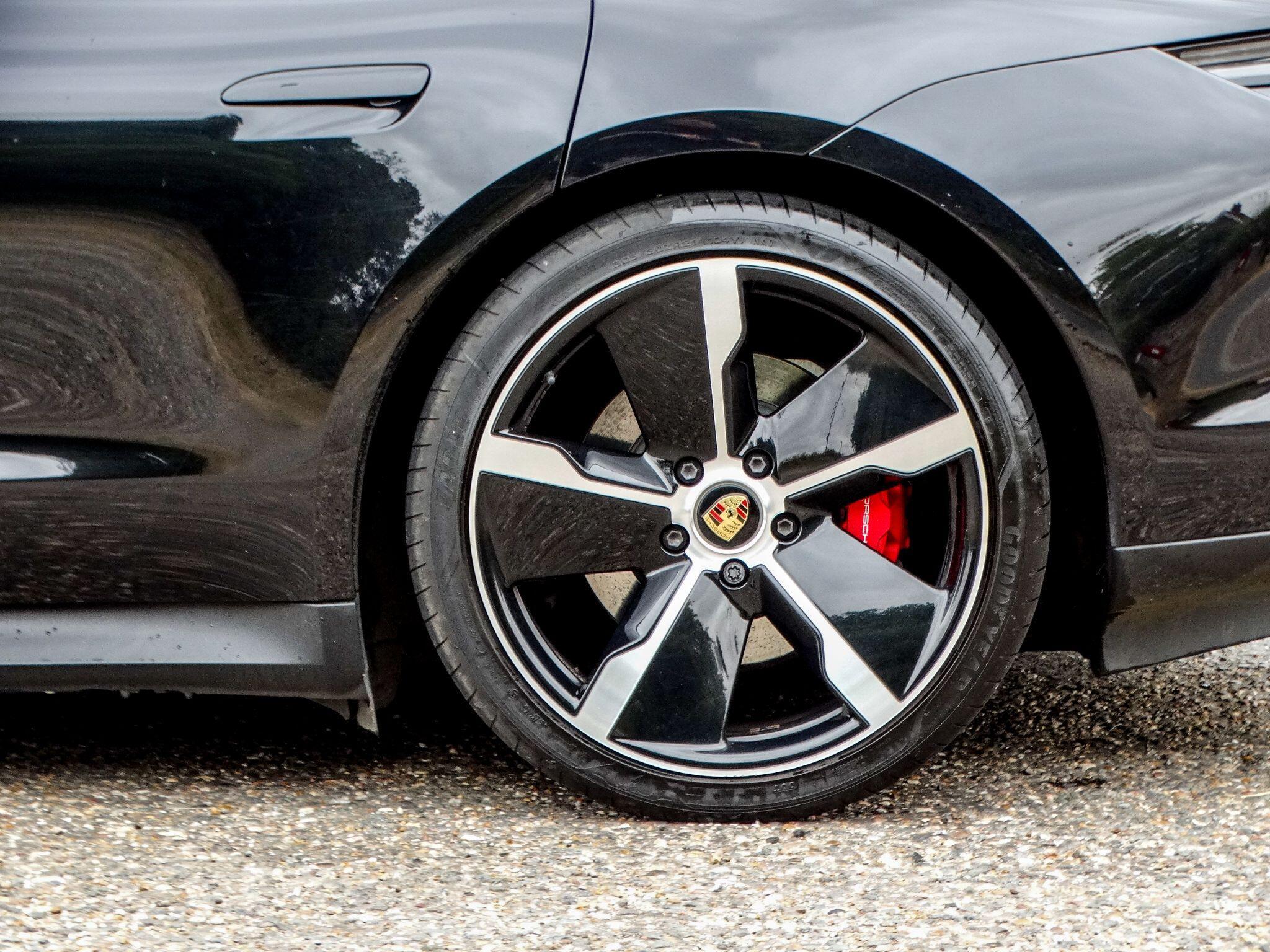 Porsche Taycan Performance Plus 93.4kWh 4S Auto 4WD 4dr (11kW Charger) — photo 5