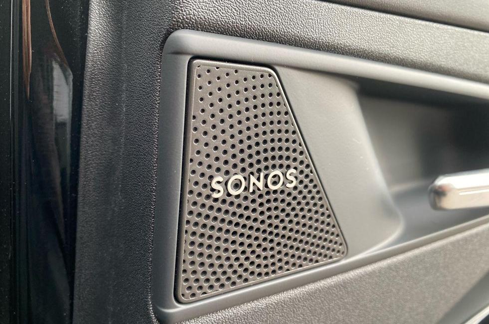 Audi Q3 Photo at-01ae2efbe38045cf962c74c4605fd9c3.jpg