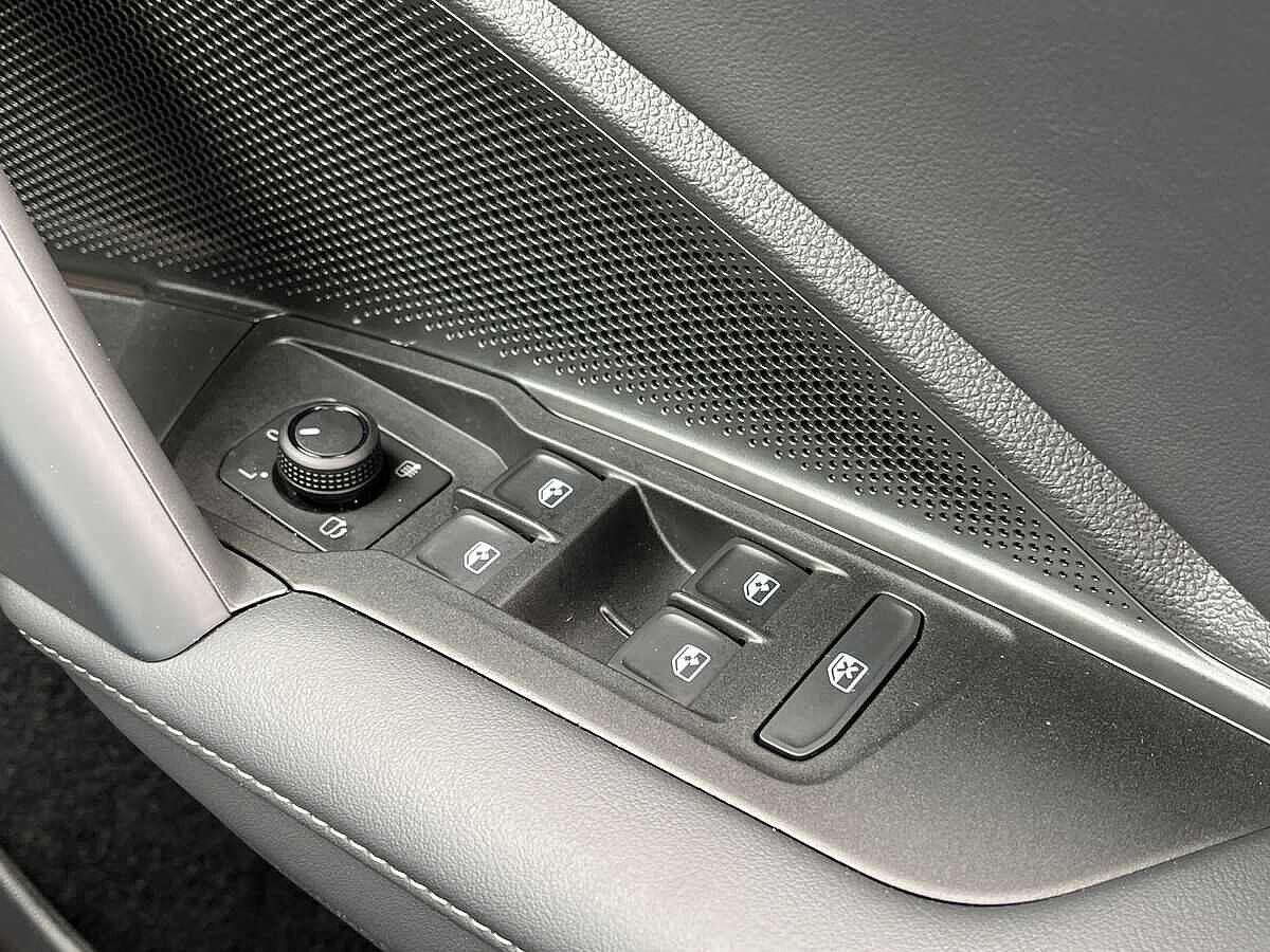 Volkswagen Tiguan Photo at-01c8e1034d1e494284ae93b0d502ecca.jpg