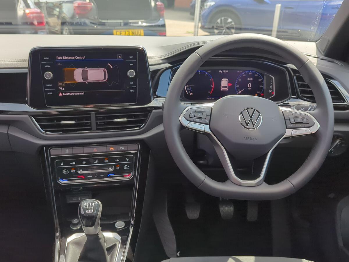 Volkswagen T-Roc Photo at-021578f526834bba9f0db45e652b6a2c.jpg