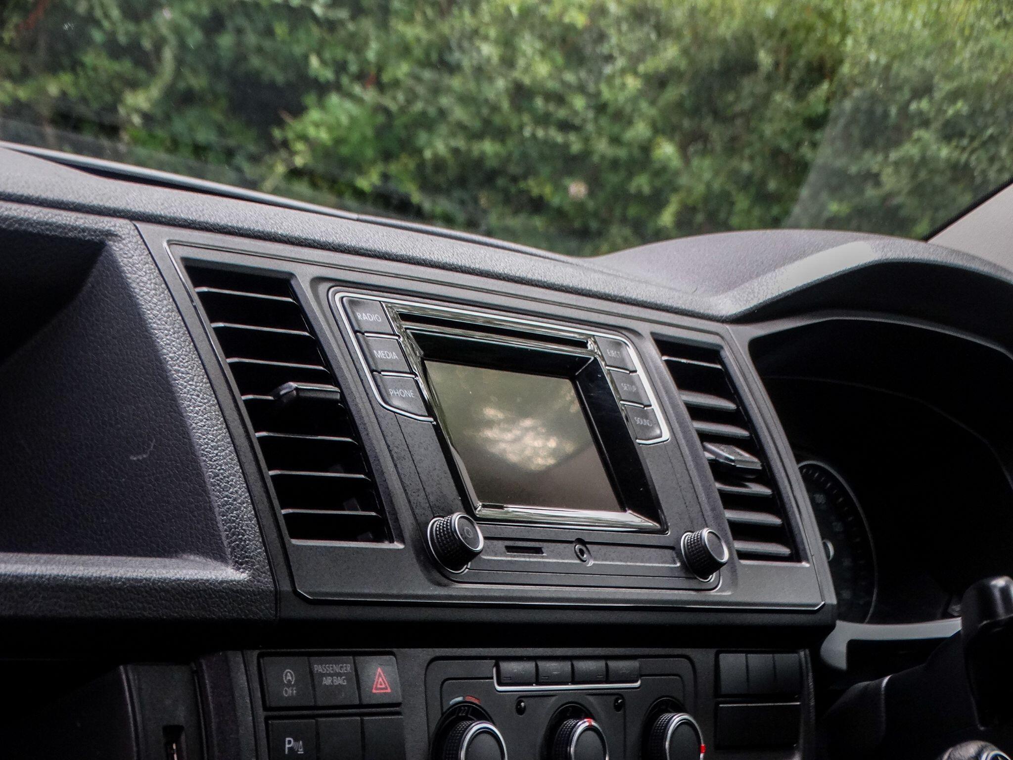 Volkswagen Transporter Shuttle 2.0 TDI BlueMotion Tech SE FWD LWB Euro 6 (s/s) 5dr — photo 18